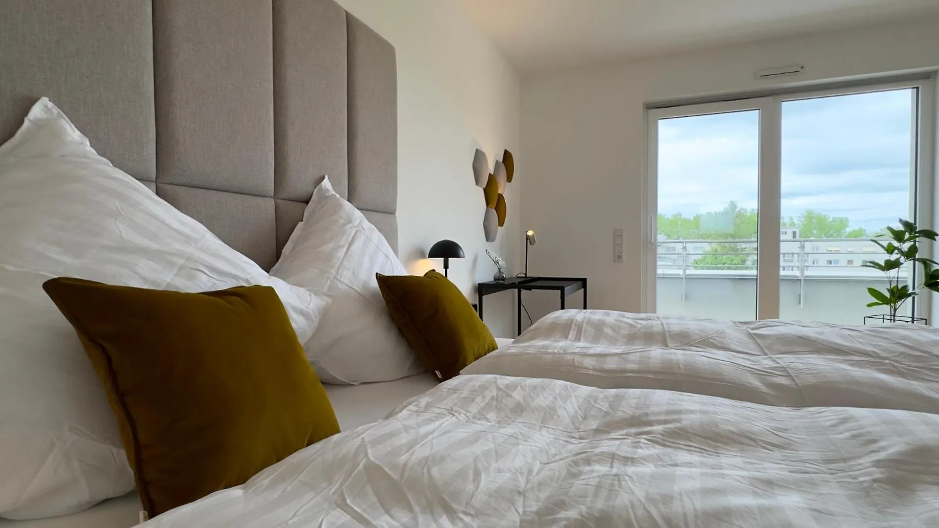 Aryve Boutique-Apartment Dresdner Penthouse Mit Dachterrasse - Tiefgaragenstellplaetze - Design-Interieur Dresden 0*,  Germany