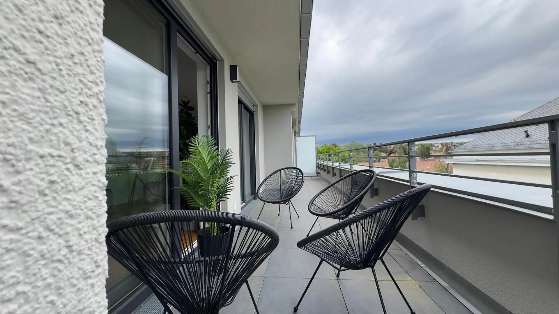Aryve Boutique-Apartment Dresdner Penthouse Mit Dachterrasse - Tiefgaragenstellplaetze - Design-Interieur Dresden