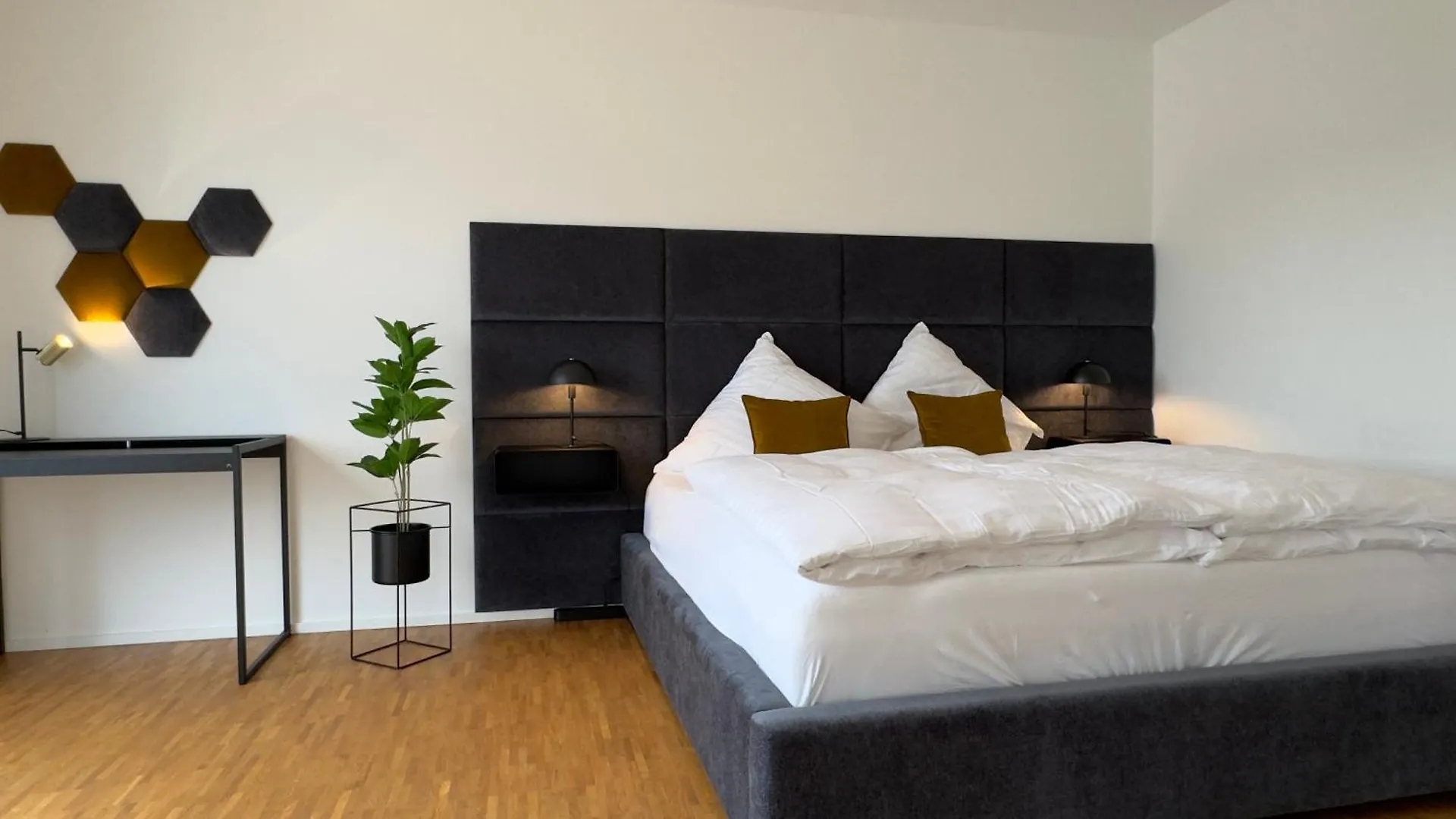 Aryve Boutique-Apartment Dresdner Penthouse Mit Dachterrasse - Tiefgaragenstellplaetze - Design-Interieur Dresden Apartment